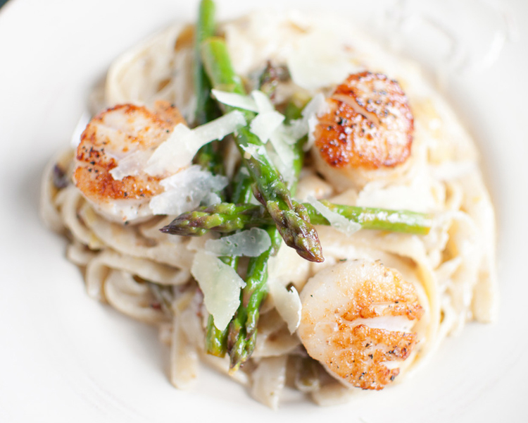 Fresh Asparagus and Scallop  Linguine